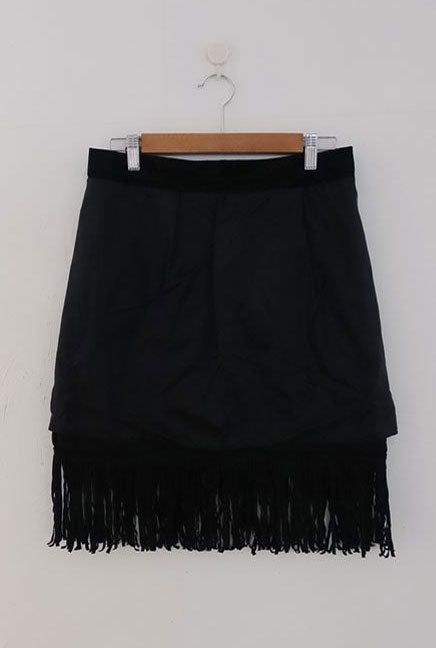 SUEDE FRINGE SKIRT IN BLACK