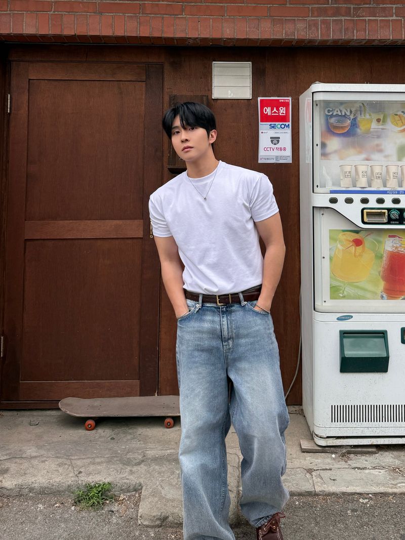 If semi-wide denim pants