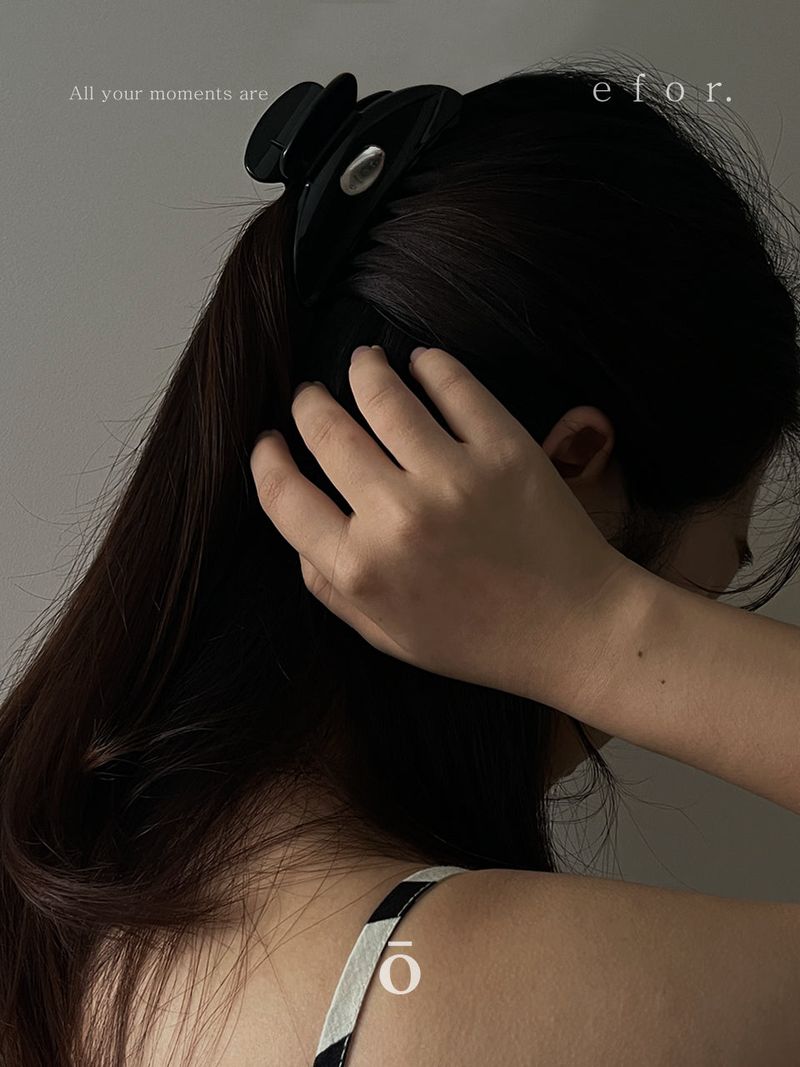 Logo Button Hair Clip M