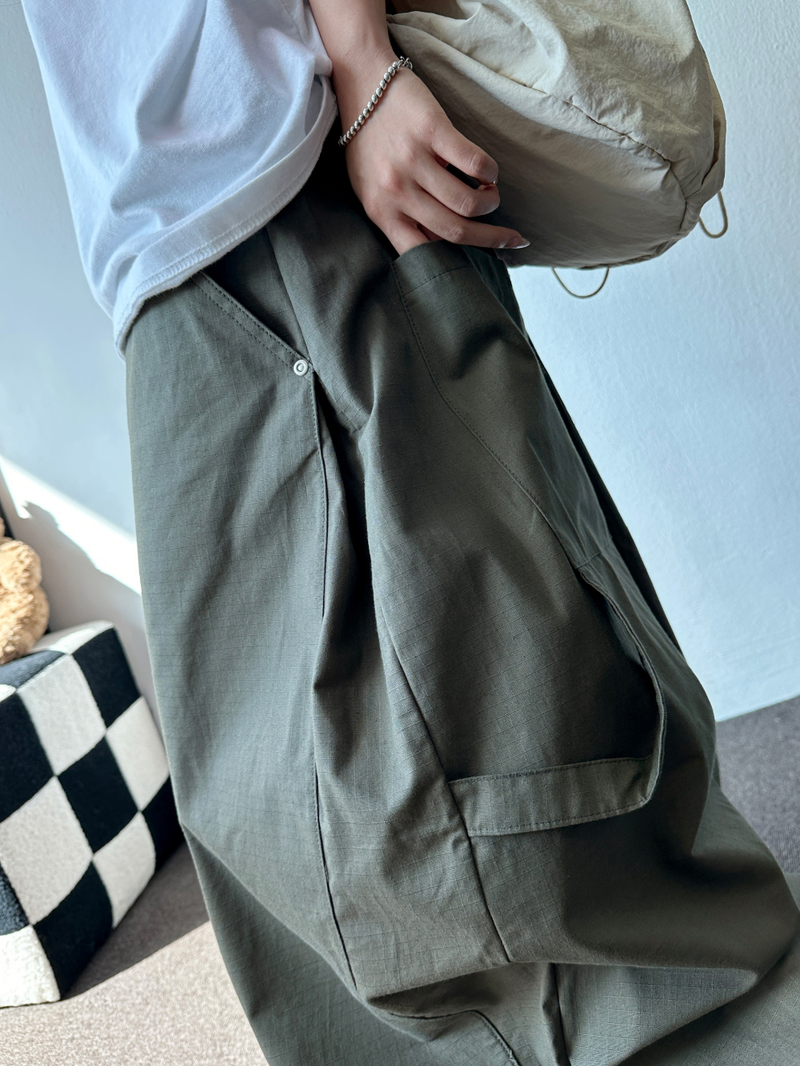 BACK ZIP HIP CAPPER BALLOON BIG LONG PANTS 💚🐣 - 3 COLORS
