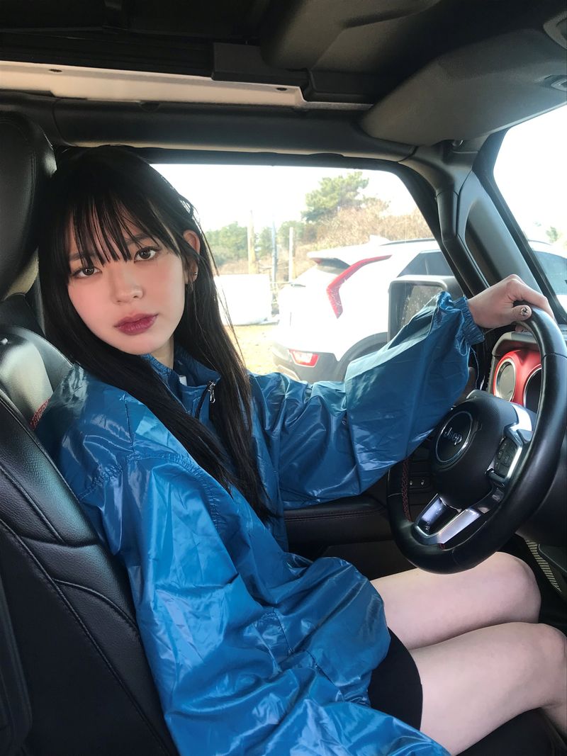 lustrous windbreaker jacket