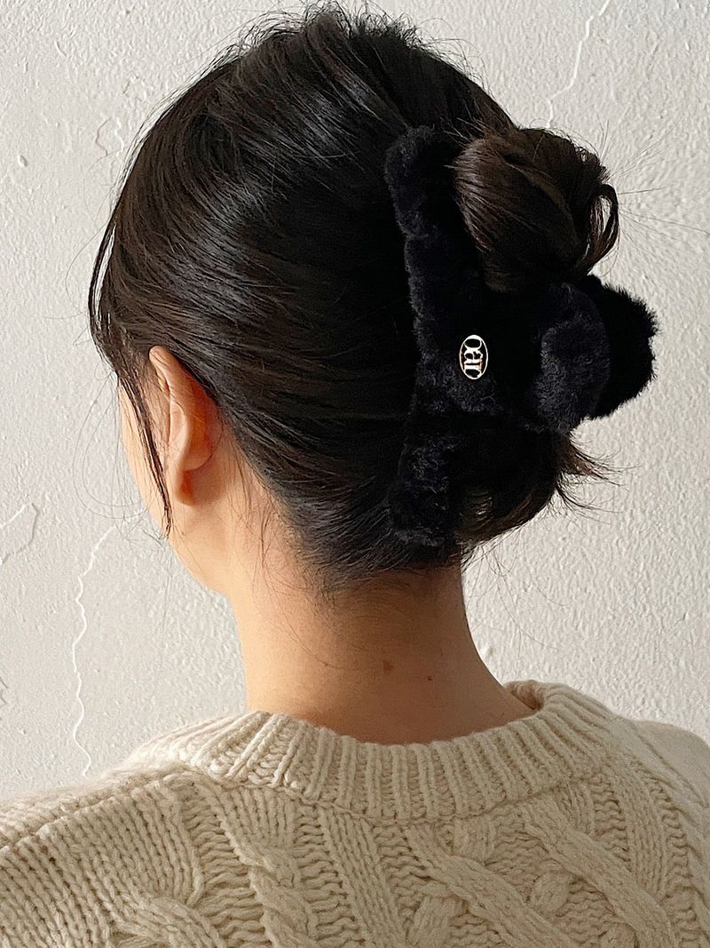 oar（オーエーアール）の「ビンテージムードファーヘアピン（ヘアアクセサリー）」