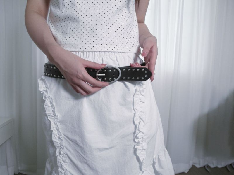 STUD BOLD LEATHER BELT
