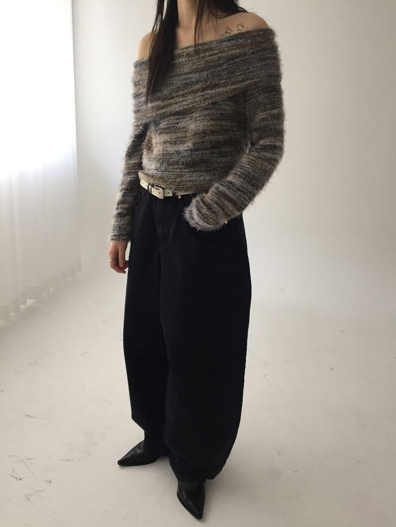 Color combination angora off-shoulder knit