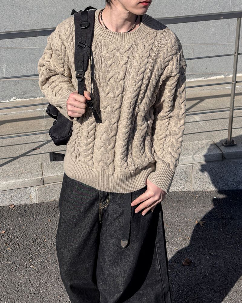 Cabbler Heavy Cable Knit Round Neck