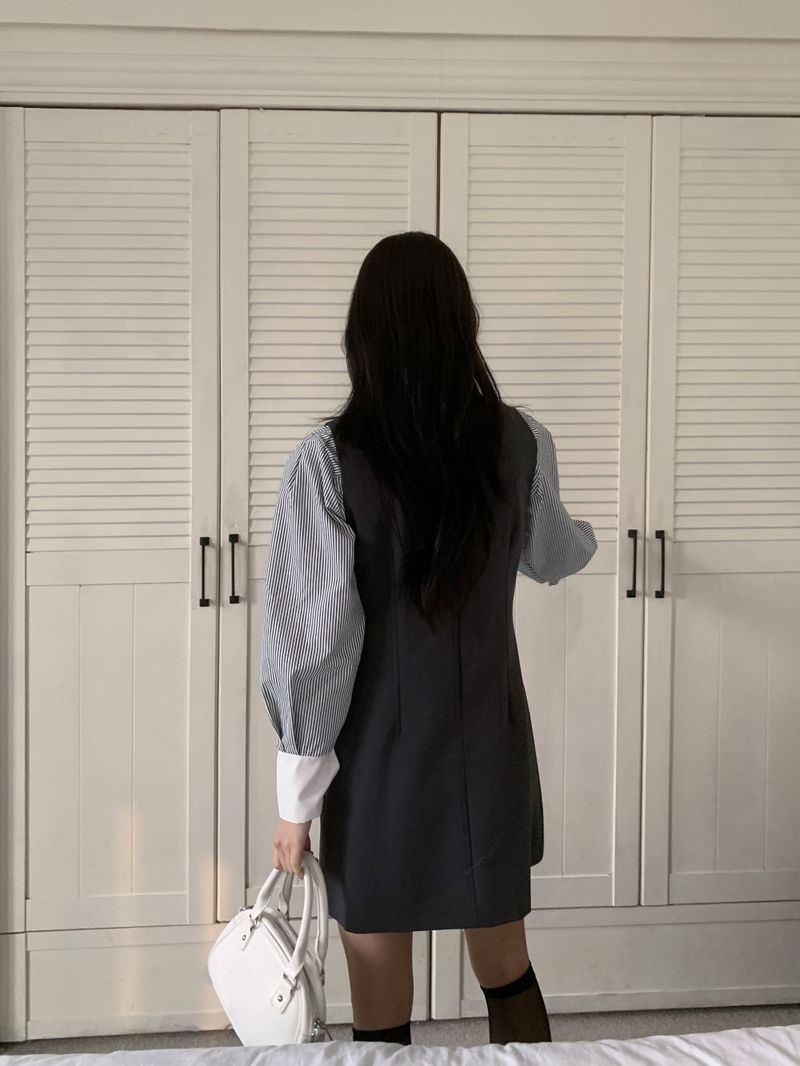 Classic Mae Simple Line Two-Pocket Mini Dress