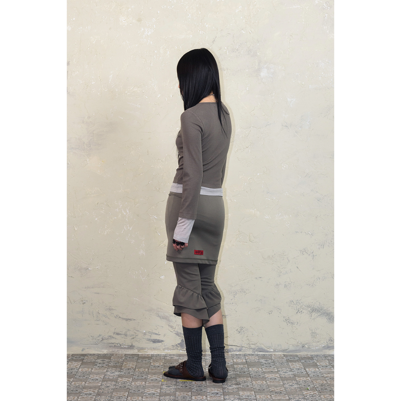 LAYERED BUTTON LOOP TOP