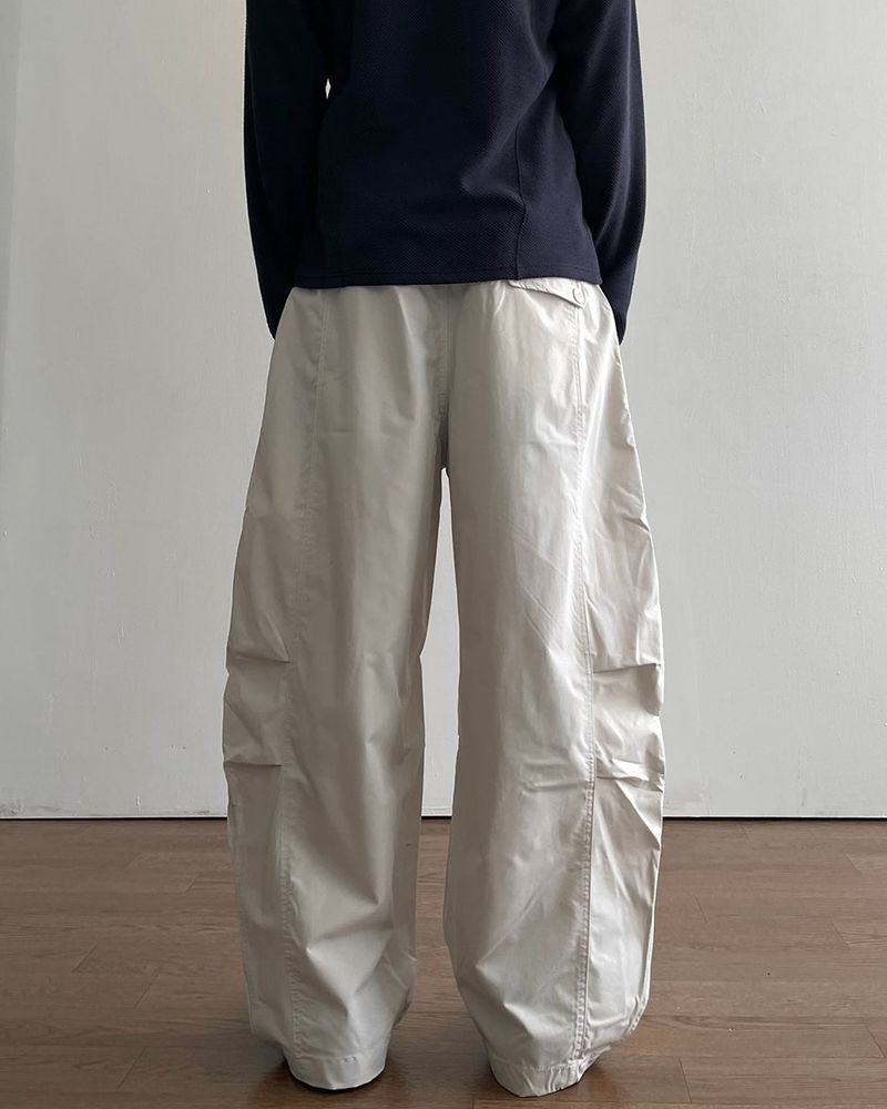 Light Pintuck Curved Pants