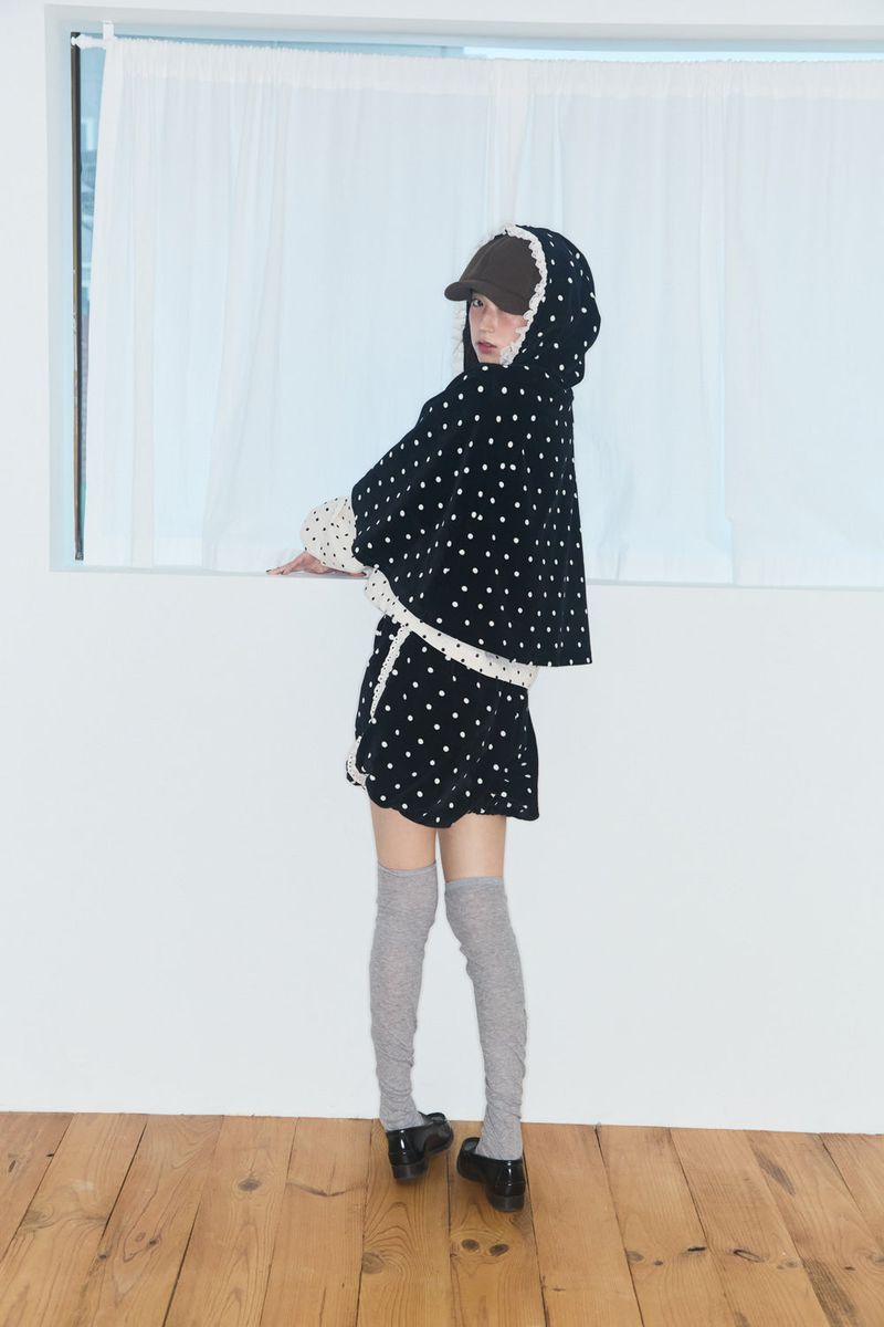 POLKA TERRY HOOD CAPE (BLACK)
