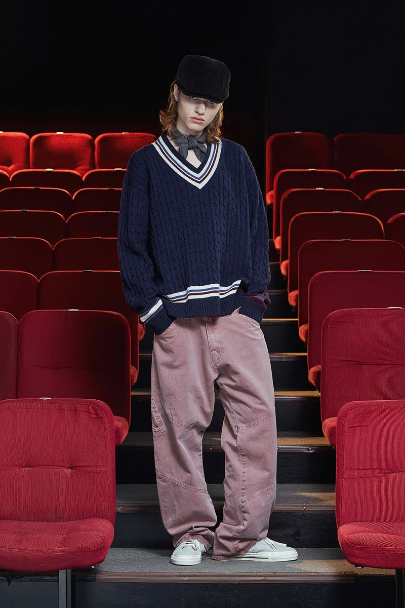 CABLE V NECK CRICKET KNIT / NAVY