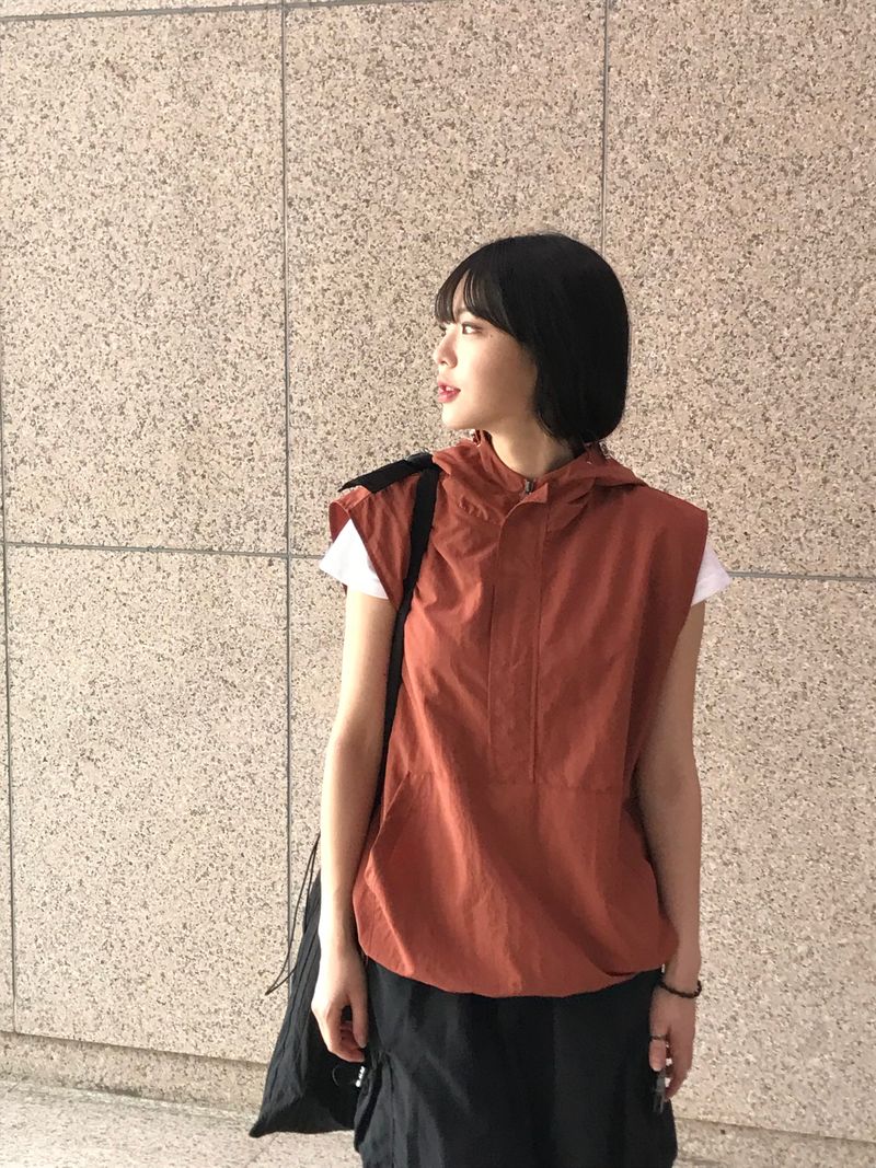 Track anorak vest