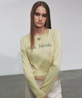 NICOLE ピンタック長袖クロップトップ