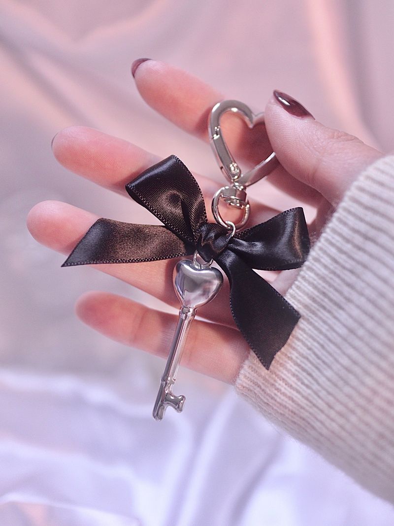 RUNARING（ルナリング）の「Black Ribbon Heart Key Keyring（Toys/Key Holders）」