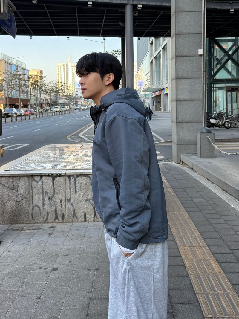 Bolt cap hood windbreaker