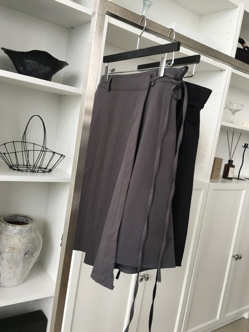 Unbal pleated wrap skirt