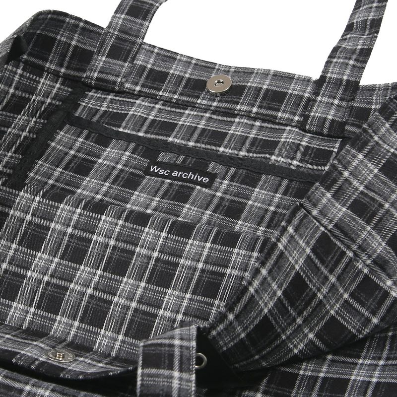 Check eyelet shopper bag 001