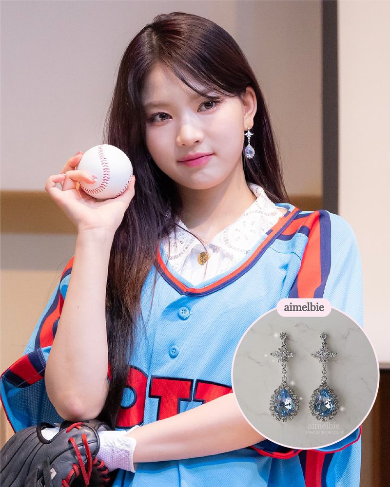 Romantic Queen Earring - Light Sapphire