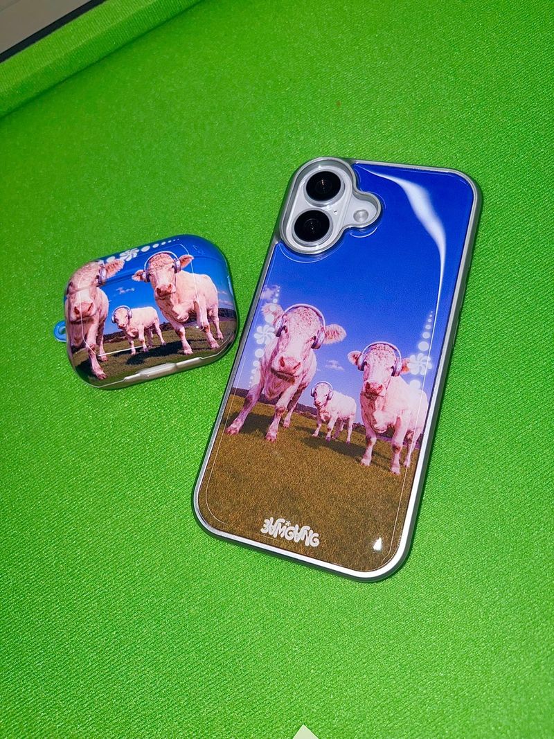 Furry Friends airpods case_Cow