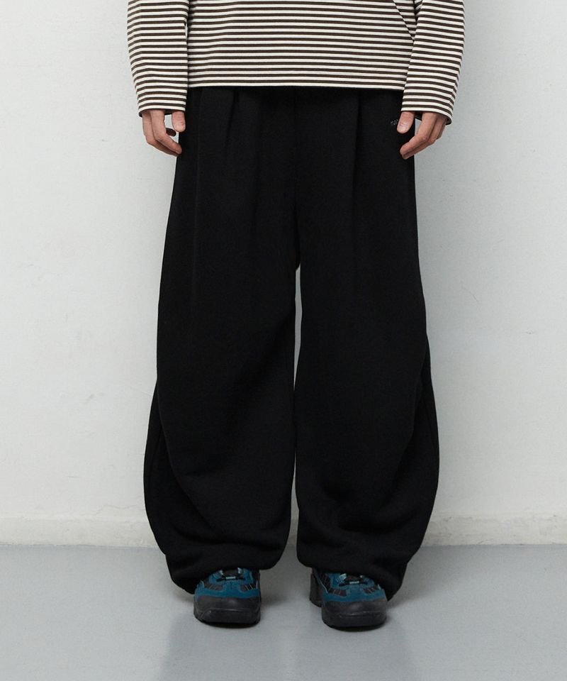 mahagrid(マハグリッド)の「TWO-TUCK WIDE SWEAT PANTS_BLACK(Pants)」