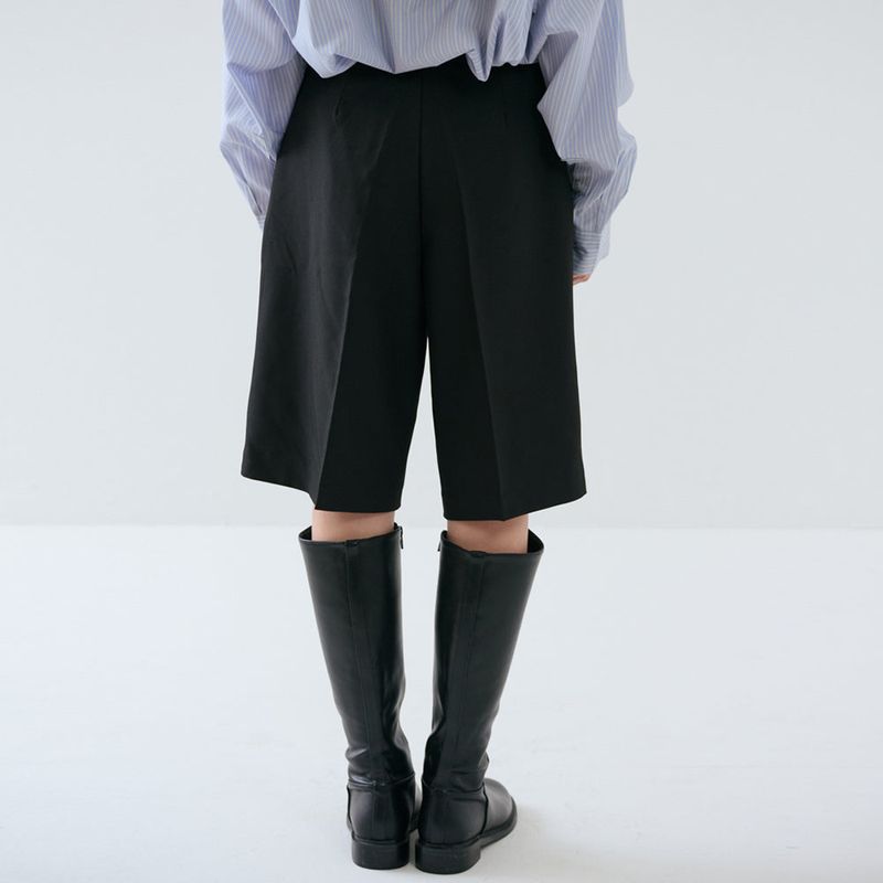 Two-Tuck  Bermuda Pants Black