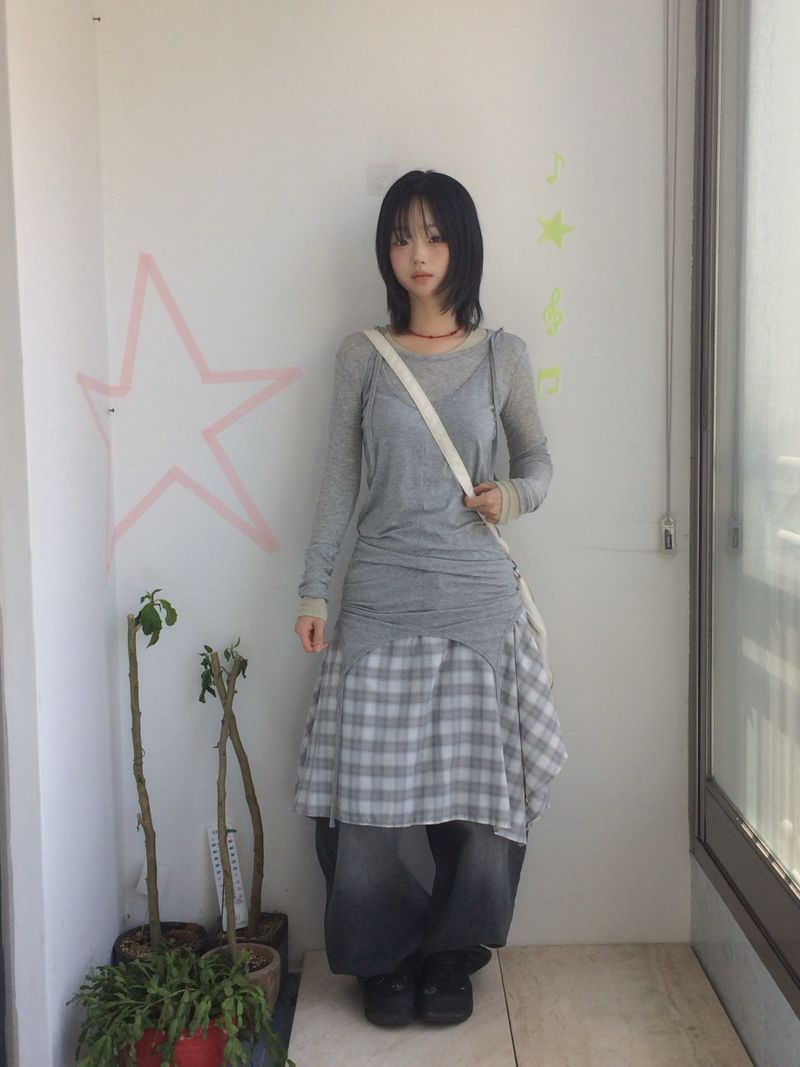loose-fit strap sleeveless