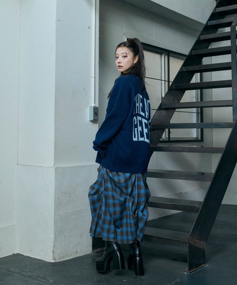 UNISEX ウェーブロゴニット