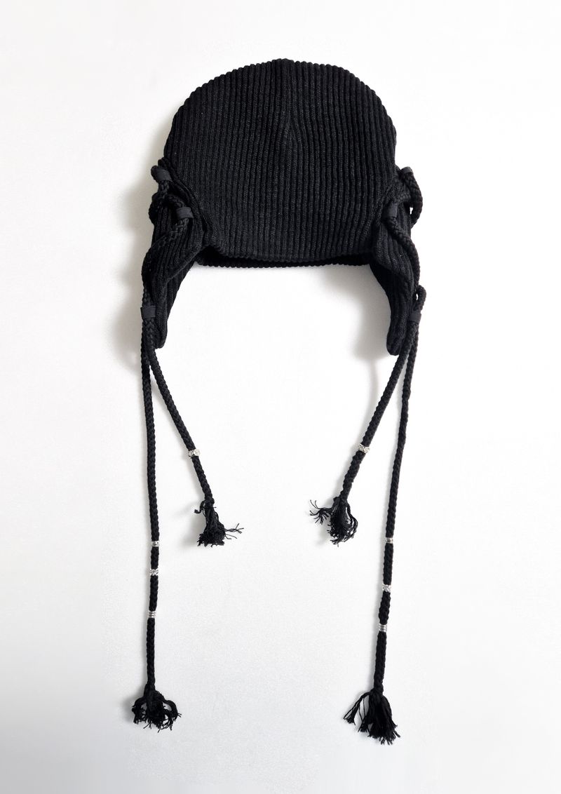 EARFLAP DRAG BEANIE . BLACK