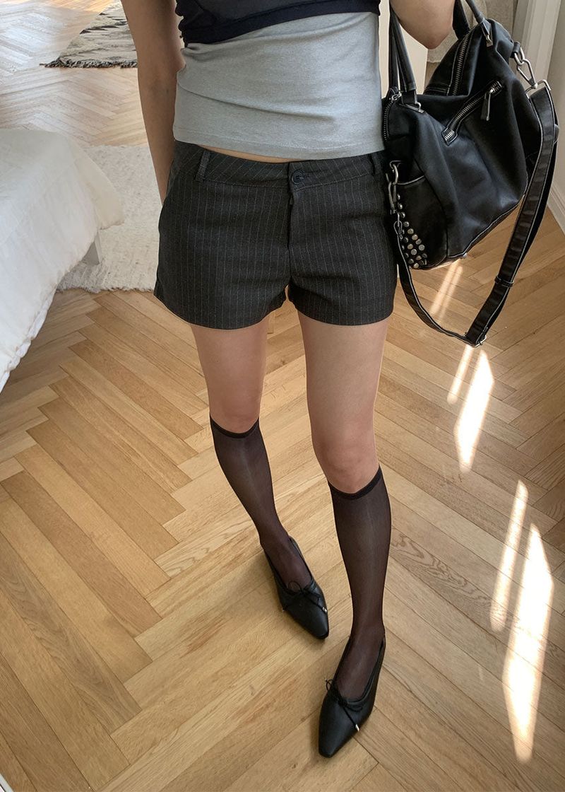 eon（イオエン）の「PIN STRIPE LOW SHORTS（Pants）」