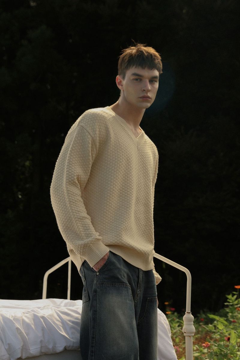 Retro Pattern V-Neck Knitwear - Ivory