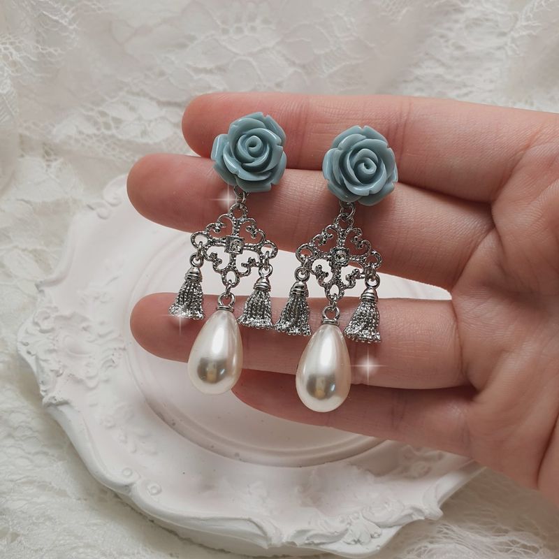 Mint Rose Chandelier Piercing