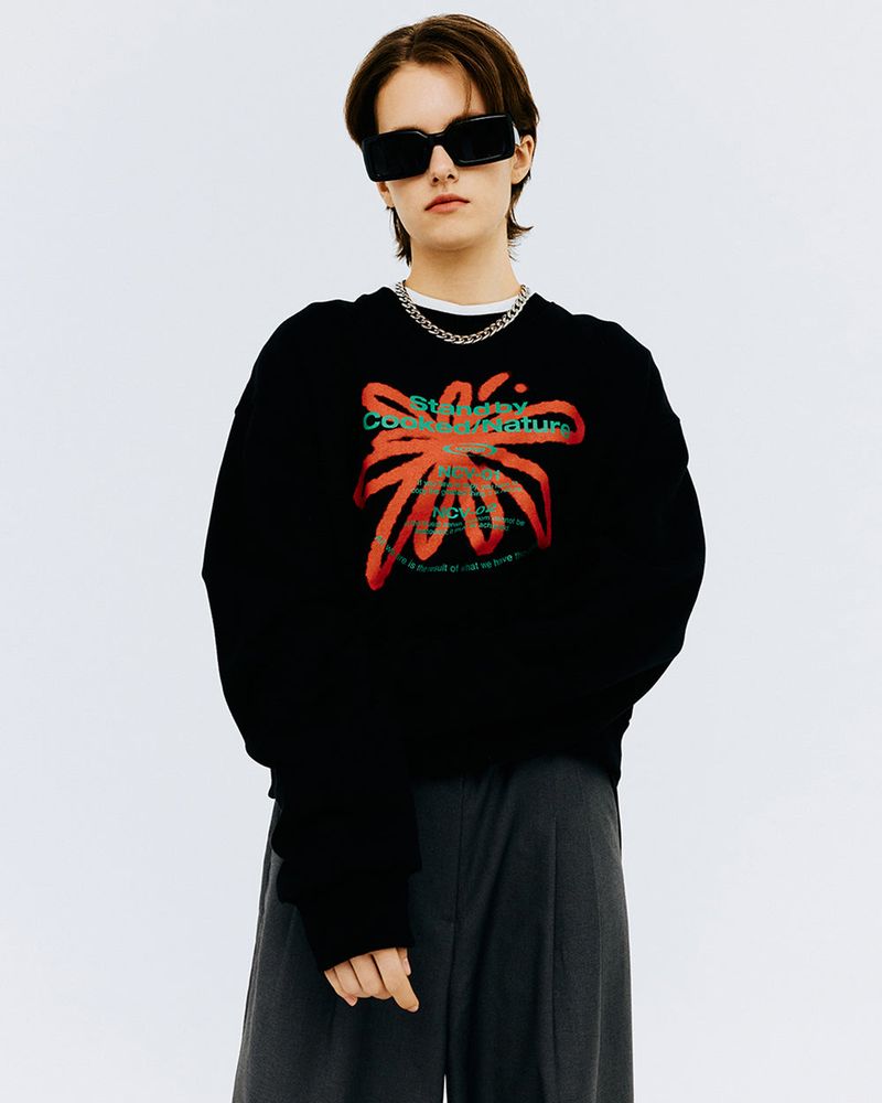 ROUND FLOWER LOGO CROP SWEATSHIRT-BLACK
