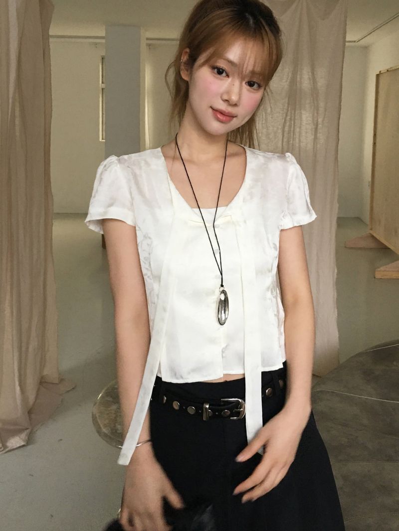 Jacquard tie puff blouse