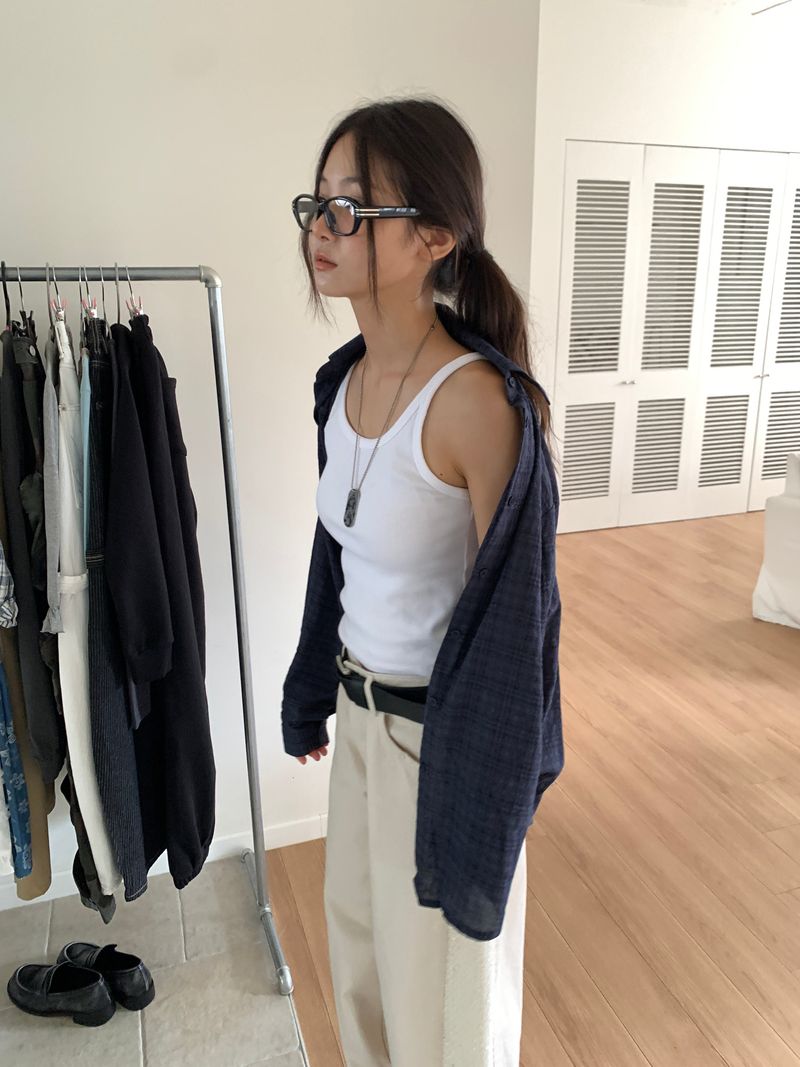 NEEDS SLEEVELESS (4C)