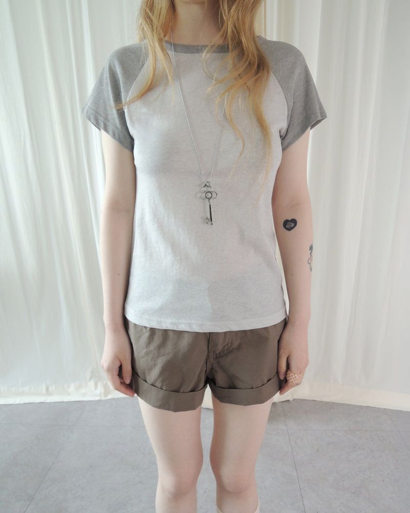 HEATHER RAGLAN SHORT SLEEVE T-SHIRT