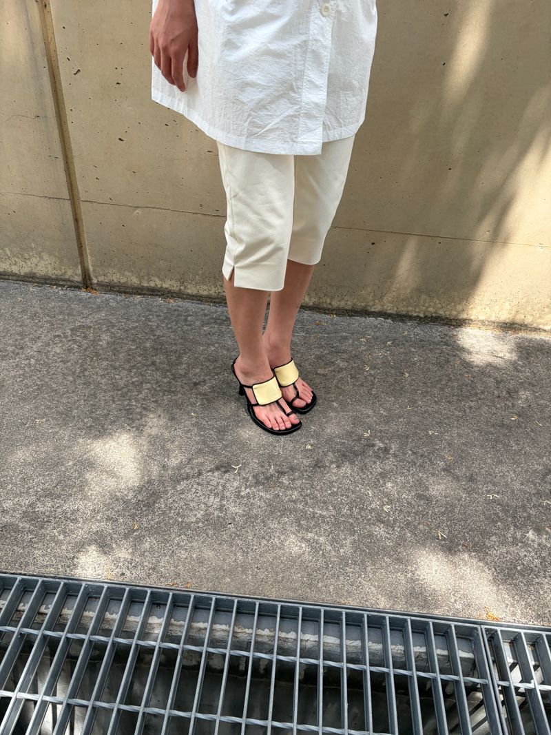 ERR（イアルアル）の「ライン ストラップ スリングバック（シューズ）」