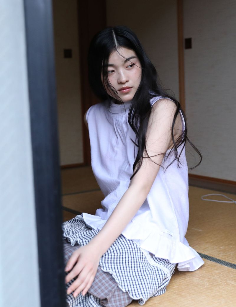 HIGH-NECK FRILL SLEEVELESS(IVORY)
