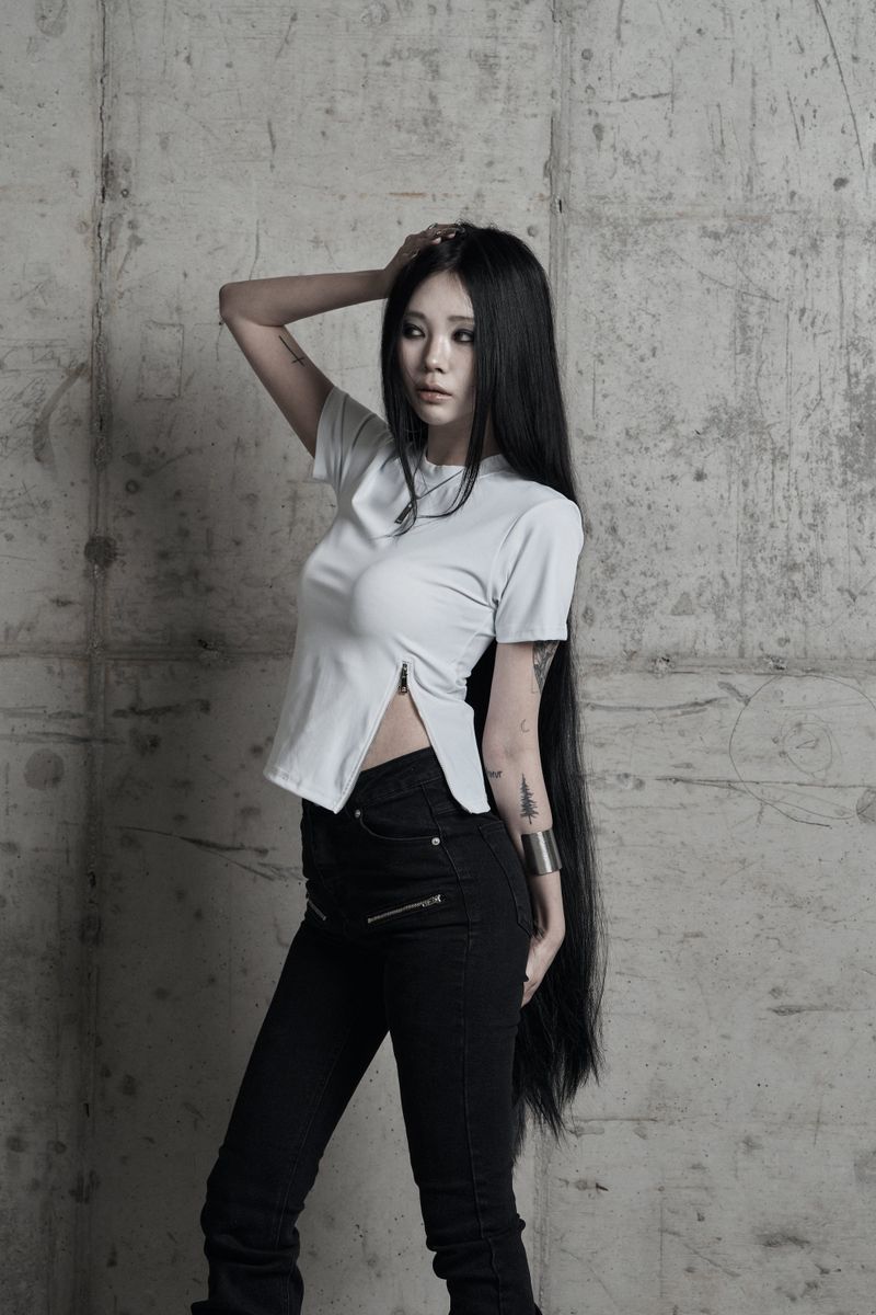 URBAN UNIQUE（アーバンユニーク）の「[label] sculptural Jersey zipper top WHITE（Tops）」