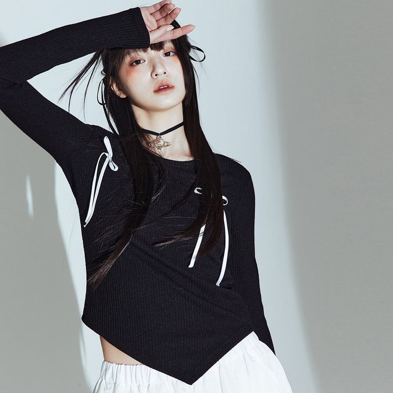 RIBBON T-SHIRT IN BLACK