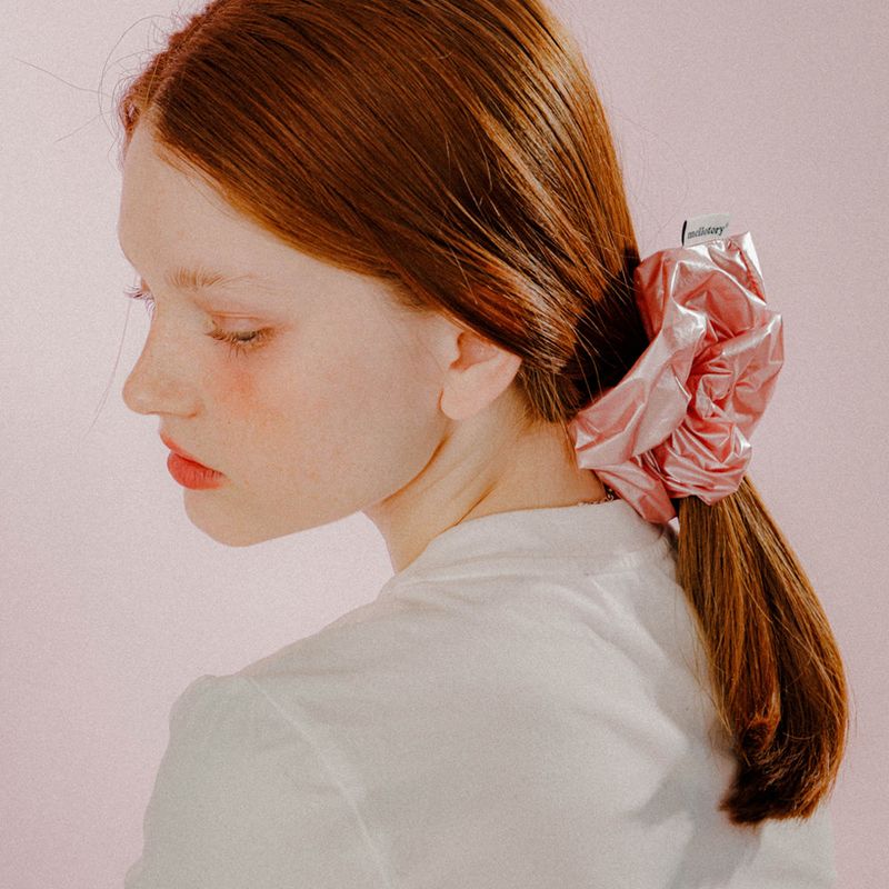 SIMPLE SHINY SCRUNCHIE (PINK)