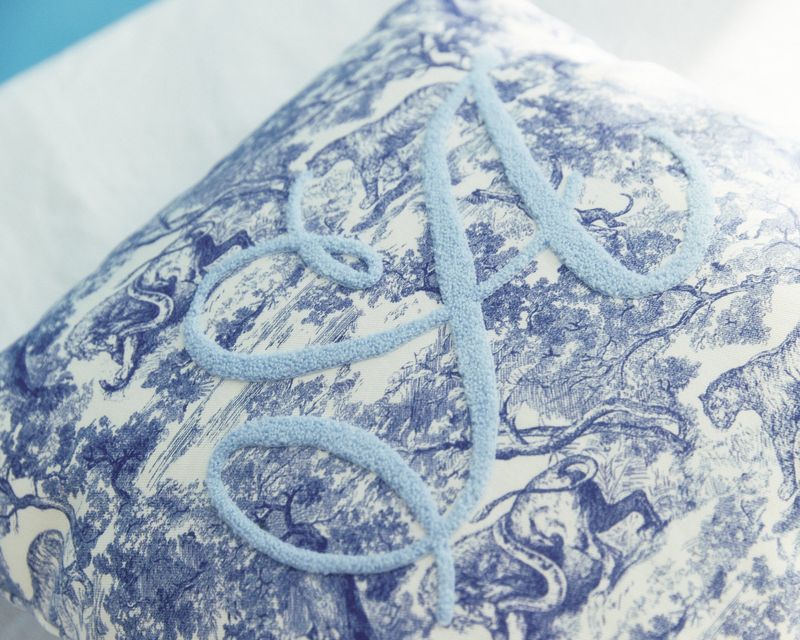 azulejo collection A embroidery cushion