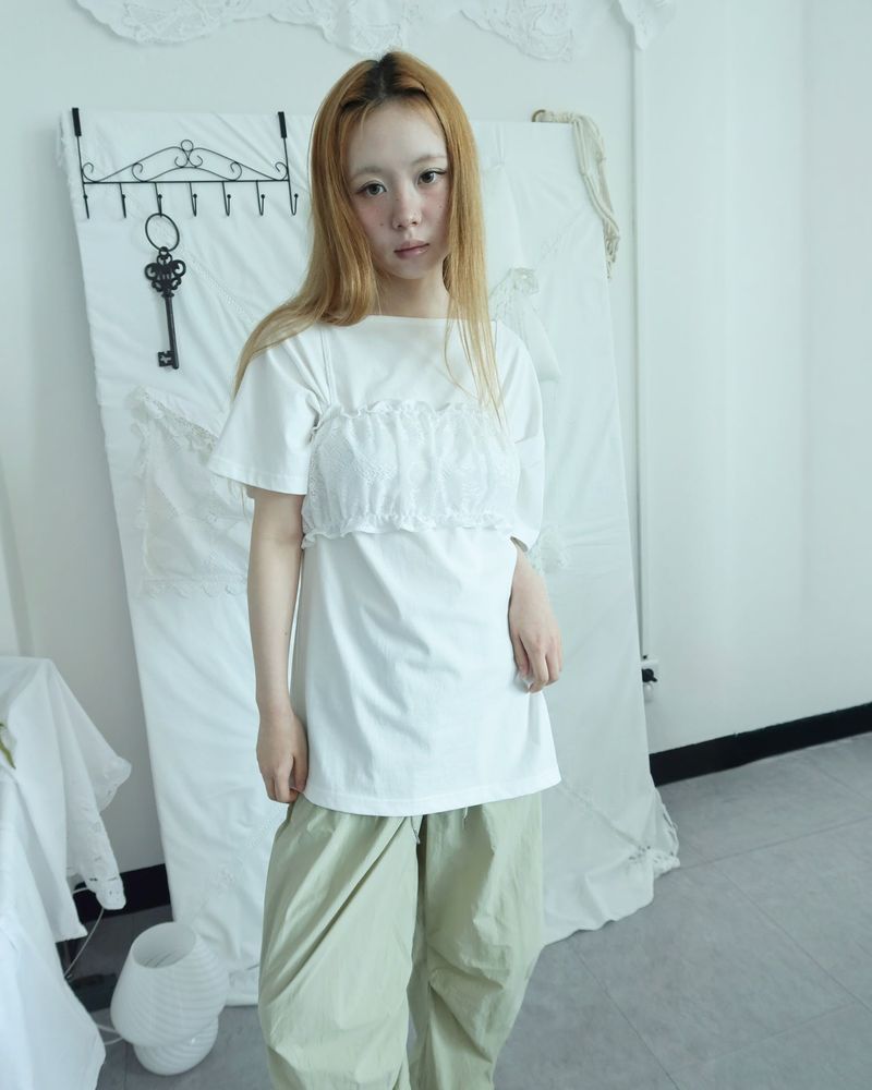 SLOW BUTTON OFF-SHOULDER T-SHIRT