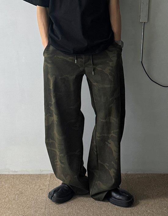 ASCLO（エジュクロ）の「[A-P0023] ディープカモカーブウォッシングパンツ (2色)（Pants）」