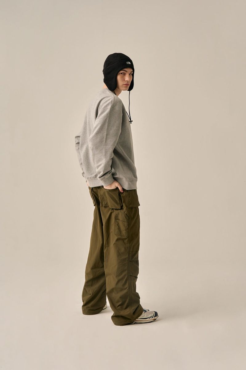 VOLUME POCKET PINTUCK PANTS - KHAKI