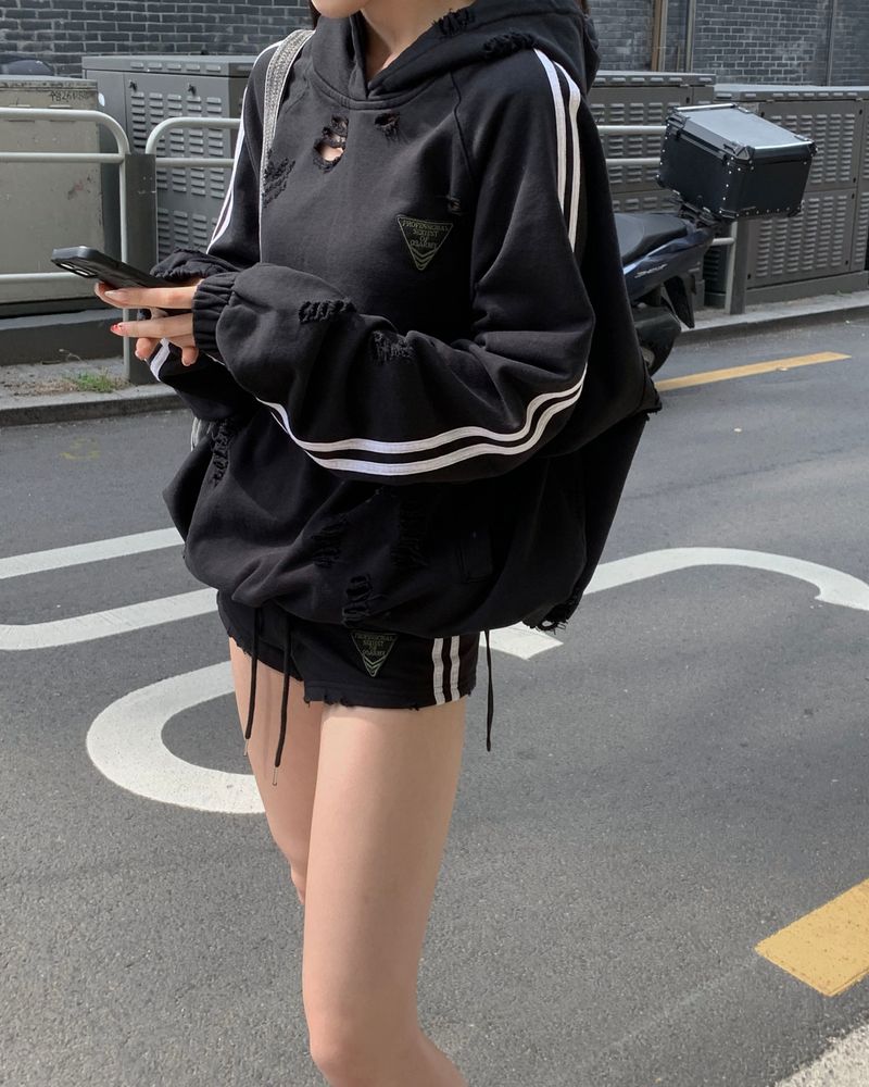 ワッペンダメージフーディ