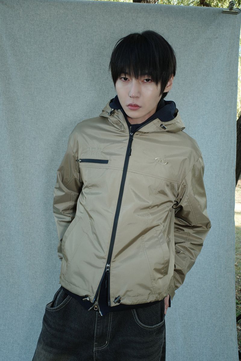 SYMBOL EMBROIDERY WINDBREAKER [BEIGE]