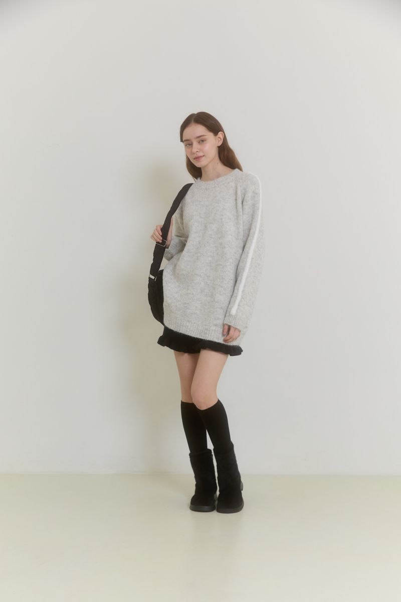 SNOWY TRIM ROUND KNIT