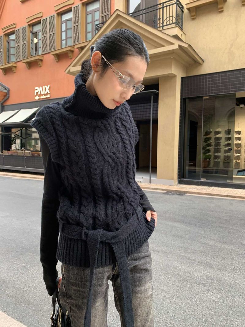 turtleneck twisted strap sleeveless knitwear