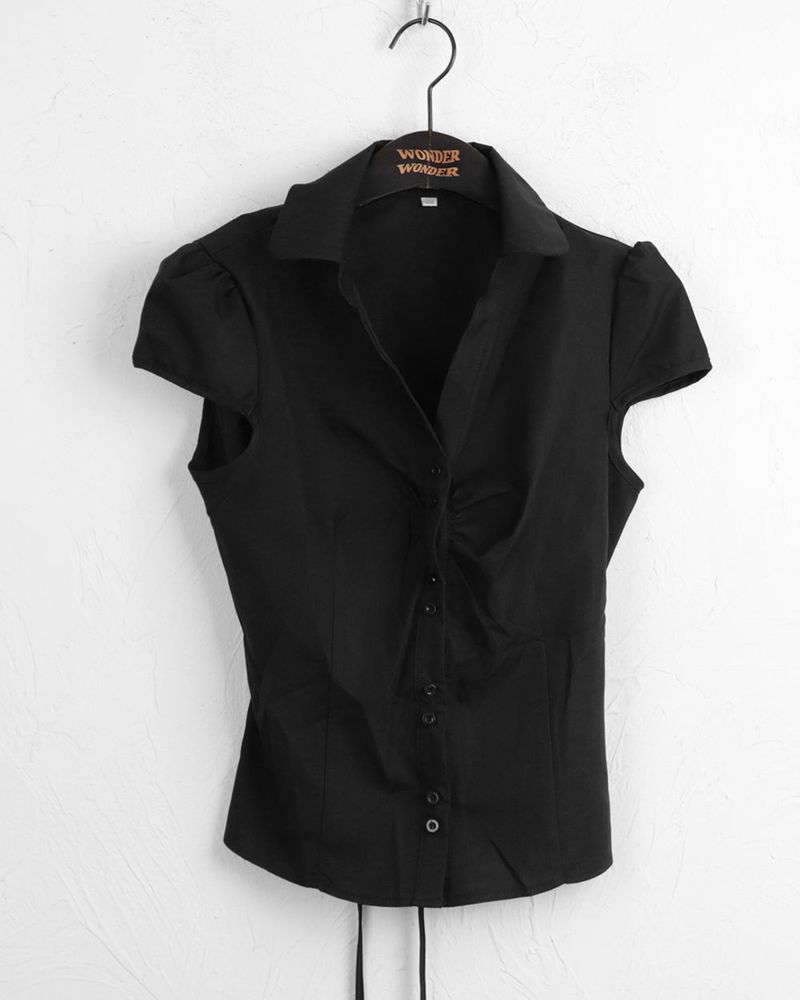 Kawin Geekchic バックストラップスリムシャーリング半袖シャツ