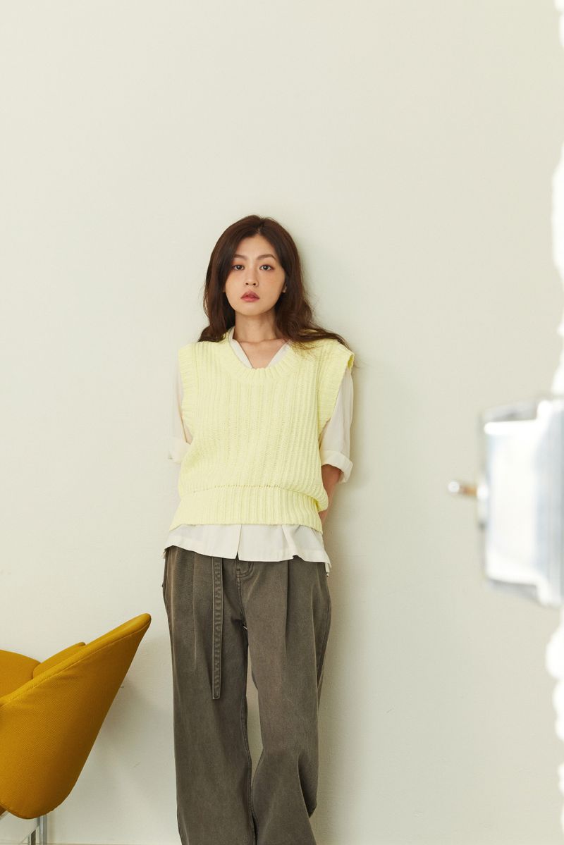 ALARM ONE TUCK BELTED DYEING PANTS BROWN_WOMAN