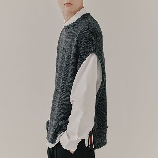 ROMANTIC CROWN（ロマンティッククラウン）の「SIDE OPEN KNIT VEST_CHARCOAL（Tops）」